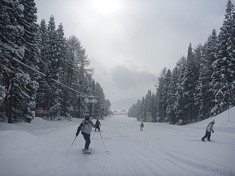 Jim on lift  6 pair course
Photographer;&nbsp;Simon
2015-02-14&nbsp;09.03.43;&nbsp;Metadata time: '2015 Feb 14 13:03'
Original size:&nbsp;4,000 x 3,000; 5,091 kB
Filename: 2015-02-14 09.03.43 P1010541 Simon - Jim on lift 6 pair course.jpeg