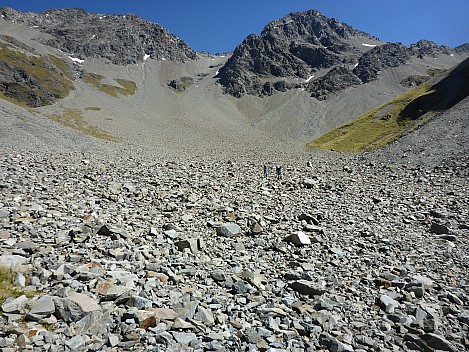 2016-01-05 10.48.08 P1000319 Simon - looking back at cirque, Philip and Brian.jpeg: 4608x3456, 6358k (2016 Jan 05 10:48)