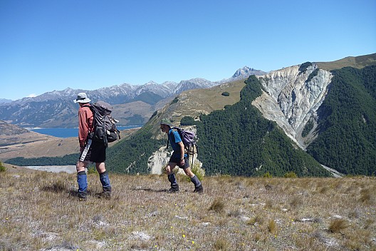 2016-01-09 11.44.19 P1040172 Philip - Bruce and Brian on spur, lake behind.jpeg: 4320x2880, 5176k (2016 Jan 09 11:44)