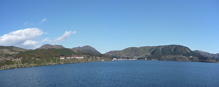 2016-03-02 15.12.38 P1020406 Adrian - view towards Motohakone-ko_stitch.jpg: 5706x2271, 10481k (2016 Sept 07 21:01)