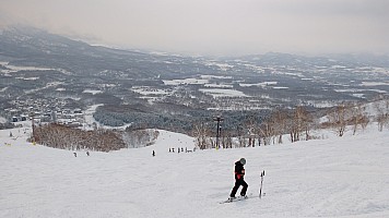 Skiing Hirafu
