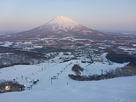 Skiing Niseko