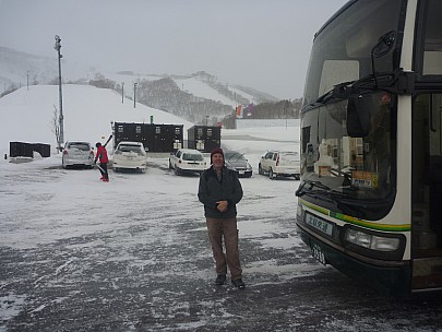 2016-02-29 08.43.59 P1020308 Adrian - Simon and bus.jpeg: 4000x3000, 5052k (2016 Mar 07 22:35)