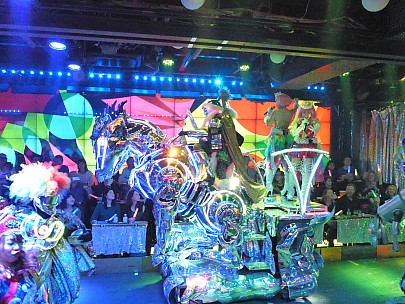 2017-01-12 19.10.12 P1010222 Simon - Robot Restaurant show chariot.jpeg: 4608x3456, 6593k (2017 Jan 28 21:46)