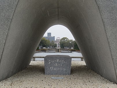 2017-01-20 16.33.02 IMG_9004 Anne - Memorial Cenotaph.jpeg: 4608x3456, 6372k (2017 Jan 26 18:36)