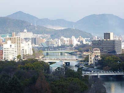2017-01-22 09.07.19 P1010657 Simon - A-bomb dome from Hotel Sunroute.jpeg: 4608x3456, 6124k (2017 Jan 29 10:22)