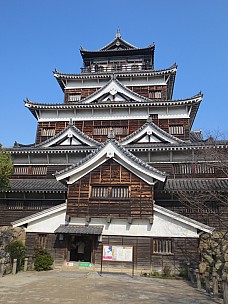 2017-01-22 12.22.45 IMG_9252 Anne - Hiroshima Castle Tower.jpeg: 3456x4608, 5750k (2017 Jan 26 18:37)