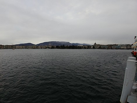 2018-01-19 16.21.49 LG6 Simon -  Lac Léman from Genève-Pâquis_cr.jpg: 4043x3032, 2769k (2018 Jan 20 08:52)