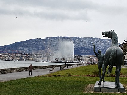 Statue on Quai Wilson
Photographer;&nbsp;Simon
2018-01-20&nbsp;10.39.45;&nbsp;Metadata time: '2018 Jan 20 10:39'
Original size:&nbsp;4,160 x 3,120; 4,532 kB
Filename: 2018-01-20 10.39.45_HDR LG6 Simon - Statue on Quai Wilson.jpeg