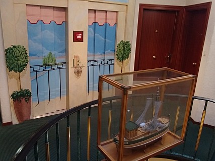 Hotel Suisse central stairwell
Photographer;&nbsp;Simon
2018-01-21&nbsp;08.57.23;&nbsp;Metadata time: '2018 Jan 21 08:57'
Original size:&nbsp;4,160 x 3,120; 3,039 kB
Filename: 2018-01-21 08.57.23 LG6 Simon - Hotel Suisse central stairwell.jpeg