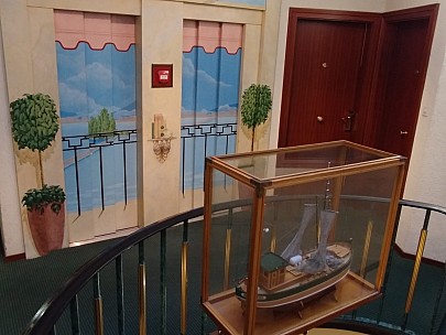 Hotel Suisse central stairwell
Photo: Simon
2018-01-21 08.57.23; '2018 Jan 21 08:57'
Original size: 4,160 x 3,120; 3,039 kB
2018-01-21 08.57.23 LG6 Simon - Hotel Suisse central stairwell.jpeg