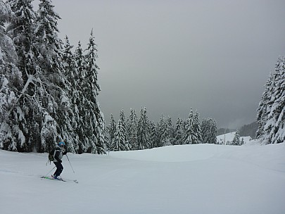 Jim skiing down Crozat
Photographer;&nbsp;Simon
2018-01-22&nbsp;10.33.58;&nbsp;Metadata time: '2018 Jan 22 10:33'
Original size:&nbsp;4,608 x 3,456; 6,070 kB
Filename: 2018-01-22 10.33.58 P1010789 Simon - Jim skiing down Crozat.jpeg