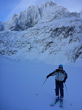 2018-01-24 14.24.11 P1010933 Simon - Jim on Glacier du Tacul.jpeg: 3456x4608, 5347k (2018 Feb 18 19:52)