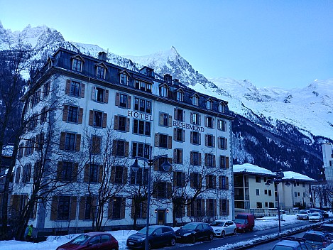 2018-01-28 09.05.31_HDR LG6 Simon - Hotel Richemond from Allée Recteur Payot.jpeg: 4160x3120, 6276k (2018 Jan 28 21:36)