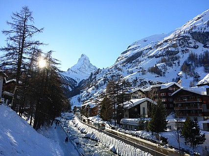 2018-01-29 15.36.55 P1020063 Simon - Matterhorn from Zermatt.jpeg: 4608x3456, 6387k (2018 Apr 20 22:41)