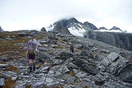 2019-01-17 13.30.05 P1050724 Philip - sidling across to the descent spur.jpeg: 4320x2880, 5320k (2019 Jun 24 21:12)