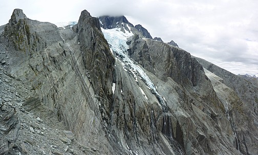 2019-01-17 13.36.09 Panorama Simon - icefall off Mt Hooker_stitch.jpg: 7782x4698, 35425k (2019 Jun 20 21:11)