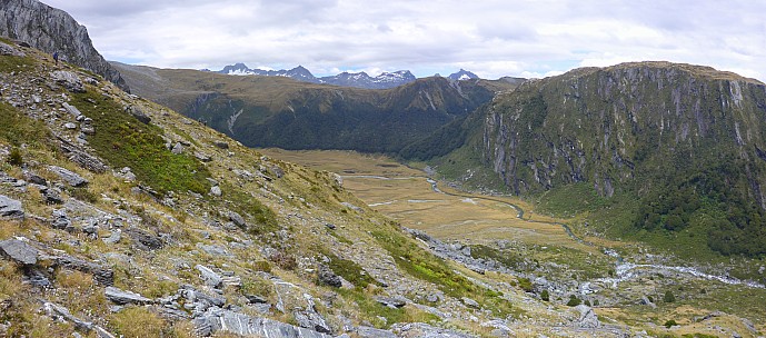 2019-01-17 14.28.53 Panorama Simon - getting to bottom of spur_stitch.jpg: 7202x3176, 23973k (2019 Jun 20 21:11)