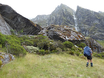 2019-01-17 15.36.00 P1010588 Brian - Jim nearing bivy.jpeg: 4000x3000, 4922k (2019 Jun 24 21:09)