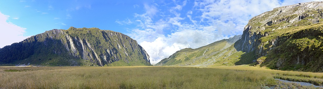 2019-01-18 08.19.20 Panorama Simon - Marks Flat_stitch.jpg: 12038x3309, 33278k (2019 Jun 20 21:11)