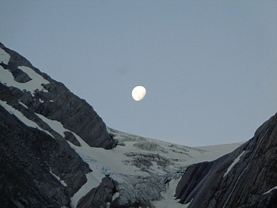 2019-01-18 21.15.17 DSC02603 Alan - moon over upper Otoko pass.jpeg: 5152x3864, 7932k (2019 Jun 20 20:42)