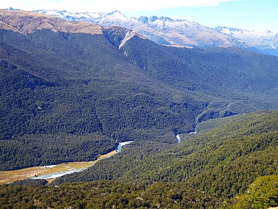 2019-01-21 12.16.14 P1010612 Brian - flying down Otoko.jpeg: 4000x3000, 4858k (2019 Aug 01 22:05)