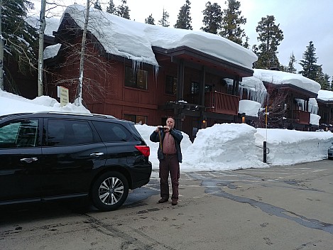 2019-02-24_17.38.09_HDR LG6 Simon - Pathfinder outside our Granlibakken apartment.jpeg: 4160x3120, 4832k (2019 Feb 27 18:18)