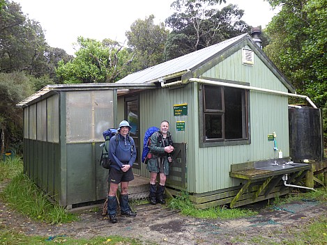 2019-11-10 18.12.06 P1020043 Brian - Jim and Simon at Doughboy hut.jpeg: 4000x3000, 5053k (2019 Nov 16 20:40)