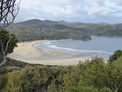 2019-11-11 08.40.42 P1020048 Brian - view down to Doughboy Bay.jpeg: 4000x3000, 4943k (2019 Nov 16 20:40)