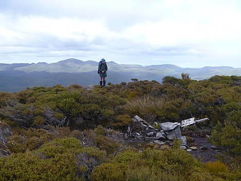 2019-11-11 10.07.10 P1000731 Jim - Simon on Doughboy Hill.jpeg: 4320x3240, 4941k (2019 Nov 11 10:07)