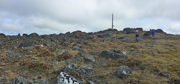 2019-11-12 11.53.50 Panorama Simon - Brian and Jim on the Rakeahua summit rocks_stitch.jpg: 6815x3188, 18608k (2019 Dec 04 21:23)