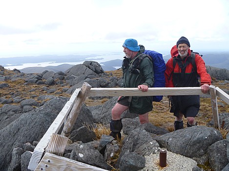 2019-11-12 11.56.46 P1000739 Jim - Simon and Brian on Mt Rakeahua.jpeg: 4320x3240, 4852k (2019 Nov 12 11:56)