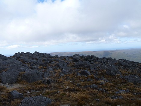 2019-11-12 12.00.15 P1000740 Jim - top of Mt Rakeahua.jpeg: 4320x3240, 4644k (2019 Nov 12 12:00)