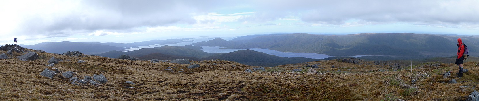 2019-11-12 12.28.49 Panorama Jim - Brian and Rakeahua River behind_stitch.jpg: 13441x2845, 31096k (2019 Nov 25 20:29)