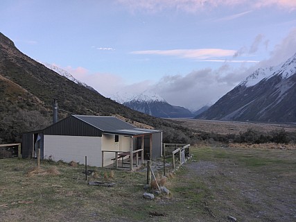 Growler hut and Head of valley
Photographer;&nbsp;Simon
2020-08-30&nbsp;07.13.05;&nbsp;Metadata time: '2020 Aug 30 07:13'
Original size:&nbsp;4,608 x 3,456; 5,677 kB
Filename: 2020-08-30 07.13.05 P1030355 Simon - Growler hut and Head of valley.jpeg