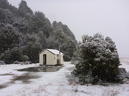 2020-09-01 07.39.24 P1030434 Simon - snowing at Mistake Flats Hut.jpeg: 4608x3456, 6471k (2020 Oct 31 18:41)