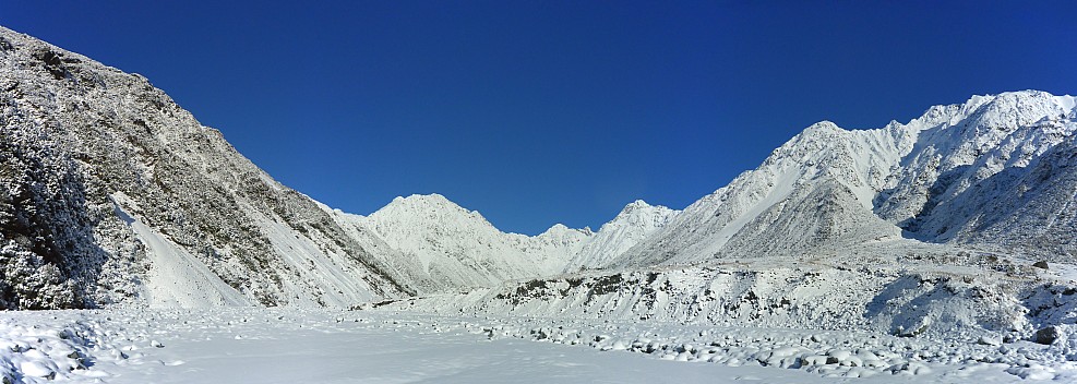 Looking up Forbes
Photographer;&nbsp;Simon
2020-09-02&nbsp;09.26.47;&nbsp;Metadata time: '2020 Sept 02 09:26'
Original size:&nbsp;9,350 x 3,333; 30,542 kB;&nbsp;stitch
Filename: 2020-09-02 09.26.47 Panorama Simon - Looking up Forbes_stitch.jpg