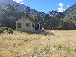 Casey Saddle, Poulter Hut