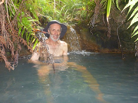 2022-03-08 17.15.52 P1030716 Simon - Brian in warm stream pool.jpeg: 4608x3456, 6380k (2022 Dec 04 08:21)