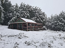 Fly Wellington to Ōtautahi, drive to Loch Katrine, tramp Hurunui River to Hurunui Hut