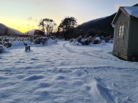 2022-08-01 07.44.32 S20 Simon - early morning from Hurunui 3 hut.jpeg: 4032x3024, 3852k (2022 Dec 11 14:58)