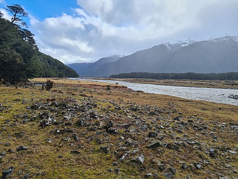 2022-08-03 13.59.40 S20 Simon - view up the Hurunui River.jpeg: 4032x3024, 4762k (2022 Dec 11 15:05)