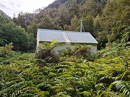 Moeraki River to Middle Head hut