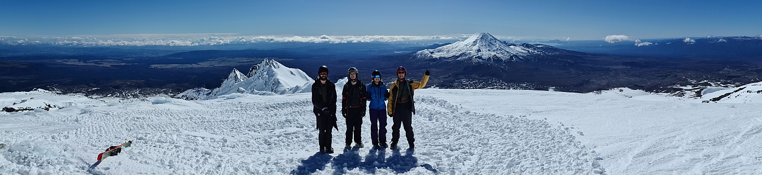Kevin, Adrian, Jo and Paul on Pinnacle Ridge stitch cr
Photographer;&nbsp;Simon
2023-08-30&nbsp;11.53.04;&nbsp;Metadata time: '2023 Aug 30 11:53'
Original size:&nbsp;20,318 x 4,679; 9,813 kB;&nbsp;{i:2;}
Filename: 2023-08-30 11.53.04 S20+ Simon - Kevin, Adrian, Jo and Paul on Pinnacle Ridge_stitch_cr.jpg