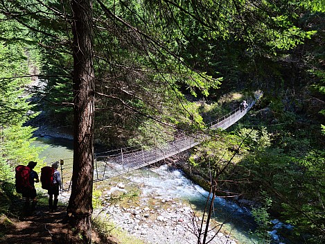 Bruce on the swingbridge across the Branch River
Photographer;&nbsp;Simon
2024-01-27&nbsp;15.19.25;&nbsp;Metadata time: '2024 Jan 27 15:19'
Original size:&nbsp;9,248 x 6,936; 29,288 kB
Filename: 2024-01-27 15.19.25 S20+ Simon - Bruce on the swingbridge across the Branch River.jpeg