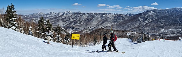 At the Prince Hotel East Wing skiing at Okushiga Kōgen
Jim, Kevin, and Adrian on Course Downhill
Photographer;&nbsp;Simon
2024-03-03&nbsp;10.27.41;&nbsp;Metadata time: '2024 Mar 03 10:27'
Original size:&nbsp;16,970 x 5,330; 18,443 kB;&nbsp;stitch
Filename: 2024-03-03 10.27.41 S20+ Simon - Jim, Kevin, and Adrian on Course Downhill_stitch.jpg