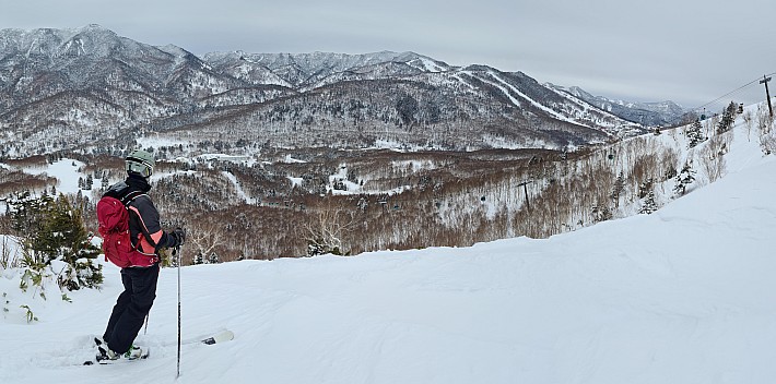 Adrian and view from Yakebitaiyama A1 over Gondola number  1
Photo: Simon
2024-03-05 10.03.18; '2024 Mar 05 14:03'
Original size: 15,662 x 7,770; 14,108 kB; stitch
2024-03-05 10.03.18 S20+ Simon - Adrian and view from Yakebitaiyama A1 over Gondola number 1_stitch.jpg