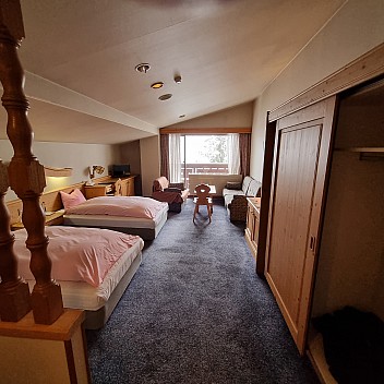 Hotel Alpenburg room
Photographer;&nbsp;Jim
2024-03-06&nbsp;11.17.17;&nbsp;Metadata time: '2024 Mar 06 15:17'
Original size:&nbsp;2,992 x 2,992; 2,416 kB
Filename: 2024-03-06 11.17.17 S21FE+ Jim - Hotel Alpenburg room.jpeg