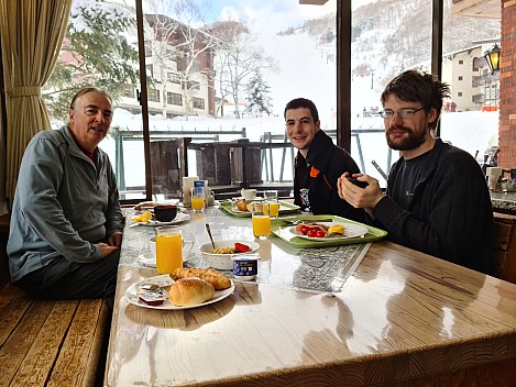 Jim, Adrian and Kevin breakfasting at Hotel Alpenburg
Photo: Simon
2024-03-07 07.36.45; '2024 Mar 07 11:36'
Original size: 9,248 x 6,936; 13,217 kB