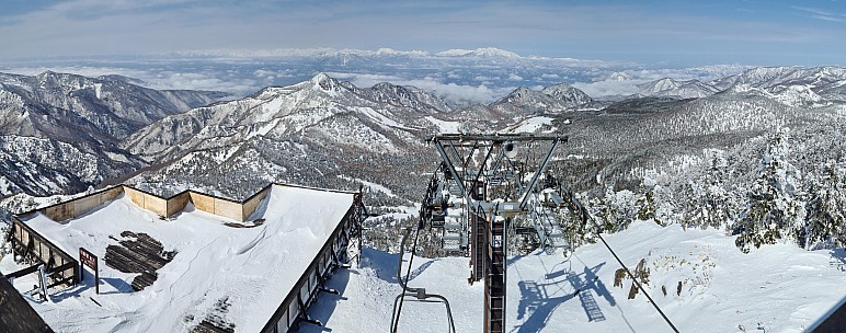 View from top gondola station 4th Sky Lift
Photographer;&nbsp;Adrian
2024-03-08&nbsp;10.30.31;&nbsp;Metadata time: '2024 Mar 08 10:30'
Original size:&nbsp;16,246 x 6,396; 15,473 kB;&nbsp;stitch
Filename: 2024-03-08 10.30.31 S20+ Adrian - view from top gondola station 4th Sky Lift_stitch.jpg